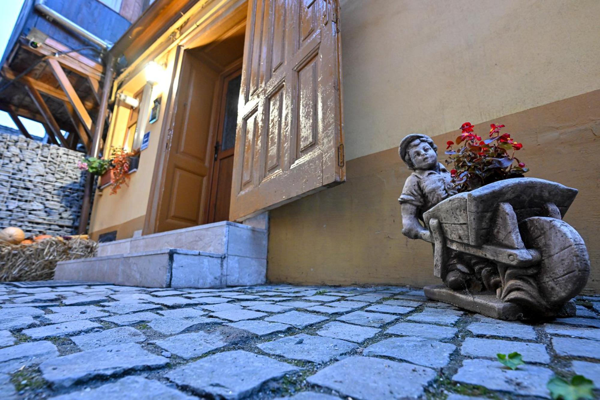 Hermannstadt House 1 ภายนอก รูปภาพ